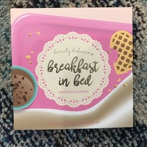 Breakfast in bed pallet